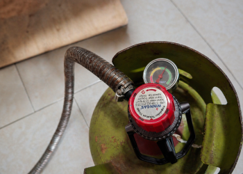 Gas Melon Disunat? Warga Cikarang Meradang, Isi Tabung Cuma Setengah!