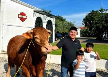 Pengusaha Muda Depok Bagikan 10 Ekor Sapi Kurban, Titip Pesan Soal Ekonomi Untuk Pelaku Usaha