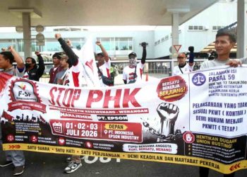 Buruh Kepung PT Epson Tuntut Pekerjakan Kembali 11 Karyawan Di PHK, Ancam Aksi Panjang Jika Tuntutan Diabaikan