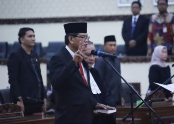 Kursi Dewan Berganti Tuan! dr. Ferry Resmi Gantikan Soleman