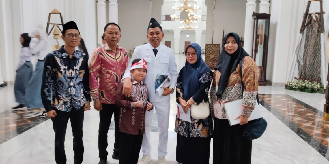 Dari Ruang Kelas ke Gedung Sate, Atta Fathurrahman Dapat Apresiasi Langsung dari Gubernur Jabar