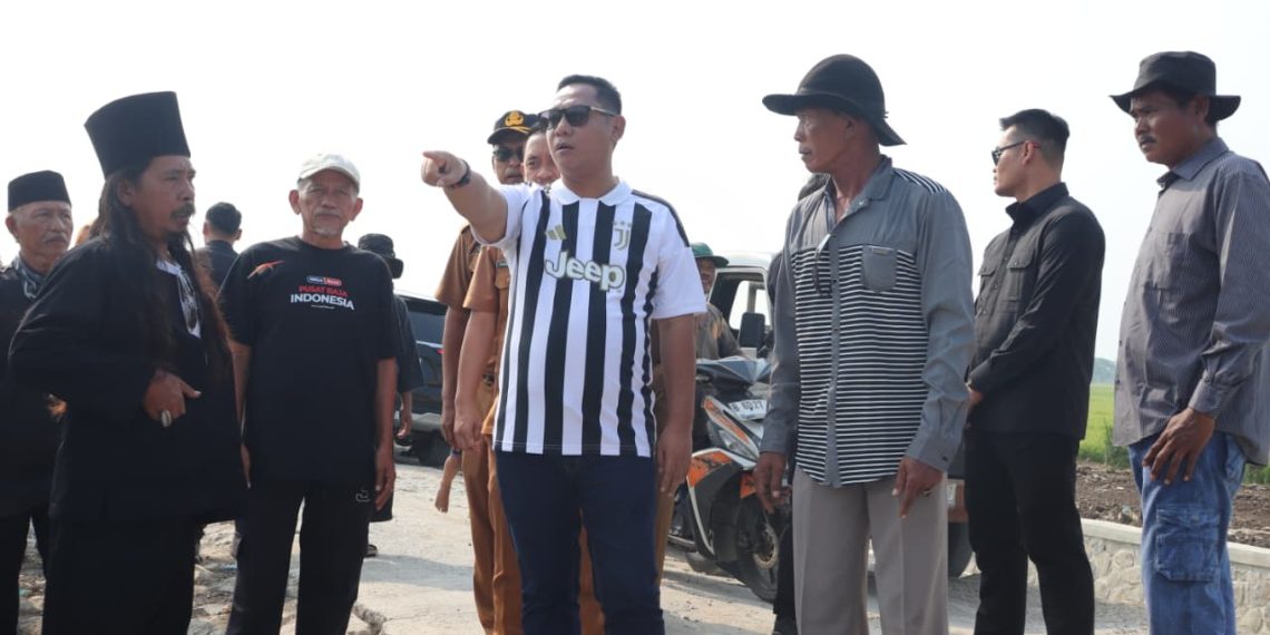 Plt Bupati Bekasi Tinjau Irigasi dan Jalan Usaha Tani di Sukakarya