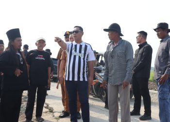 Plt Bupati Bekasi Tinjau Irigasi dan Jalan Usaha Tani di Sukakarya