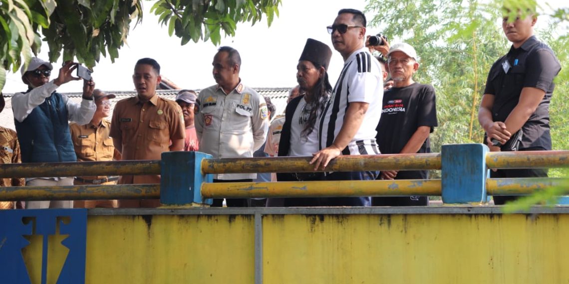 Plt Bupati Bekasi Tinjau Kalibutek dan Pulo Glatik, Soroti Jalan Rusak dan Penyempitan Saluran Air